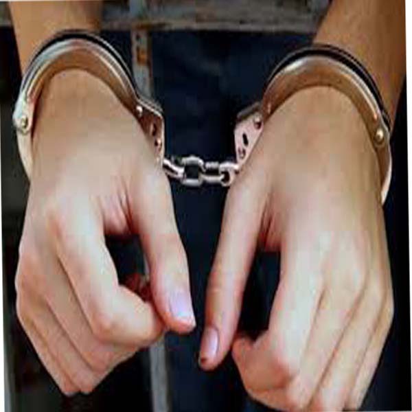 منشیات فروش چرس بیچتے ہوئے رنگے ہاتھوں گرفتار 